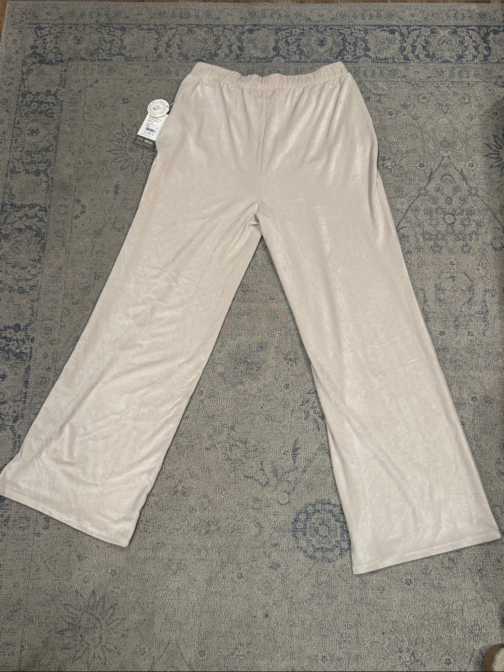 Vuori Neutral Beige Haven Half-Zip Suede Top and Haven Wide-Leg Pants - Picture 7 of 8